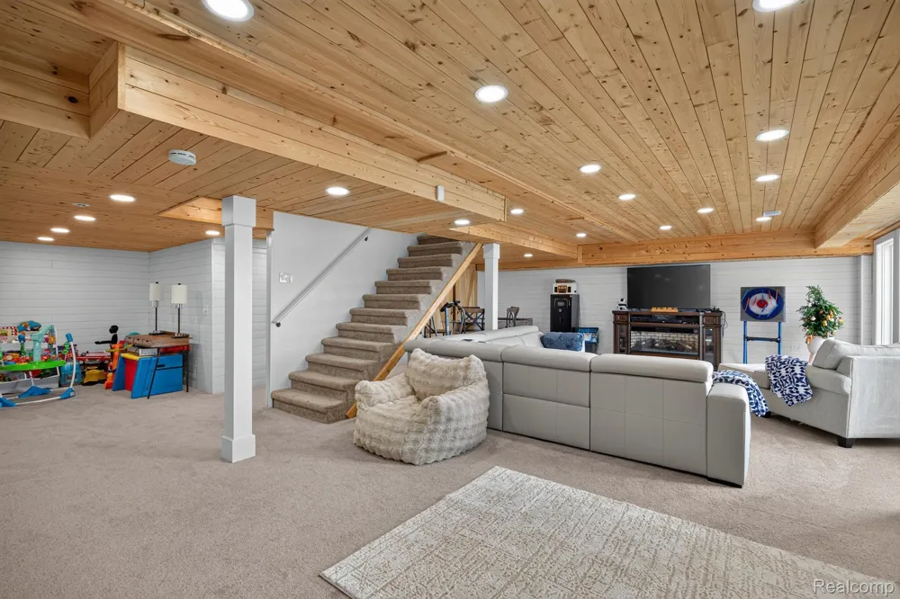 4755 S Quarry Creek White Lake Charter Township, MI 48383