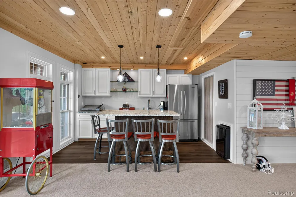 4755 S Quarry Creek White Lake Charter Township, MI 48383