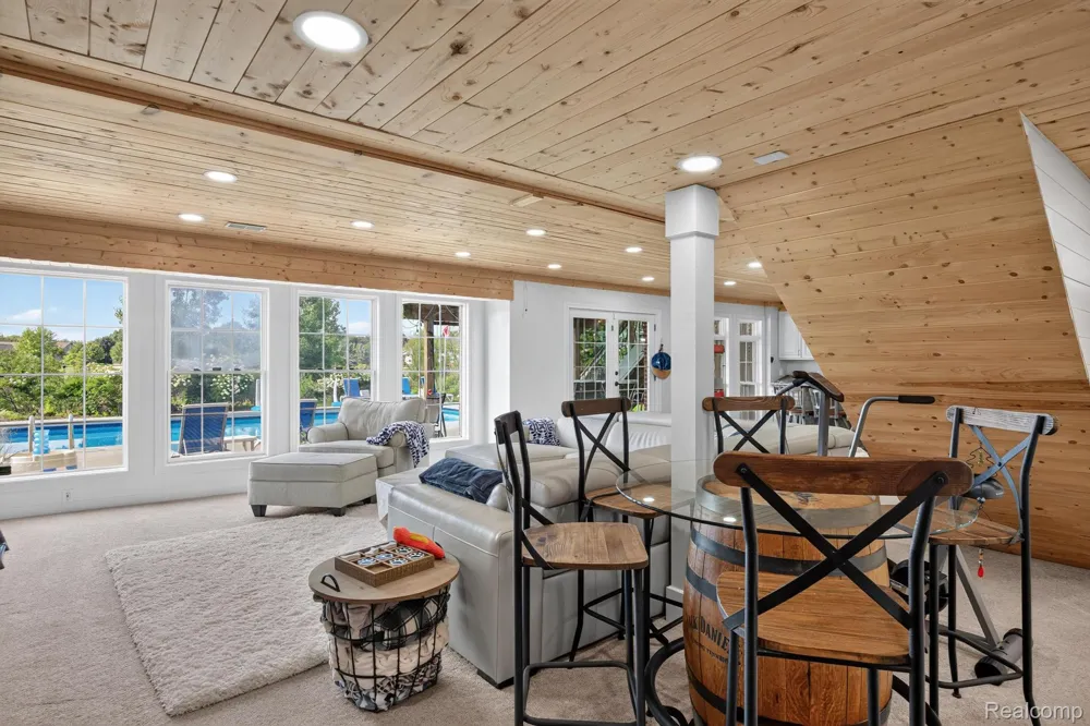 4755 S Quarry Creek White Lake Charter Township, MI 48383