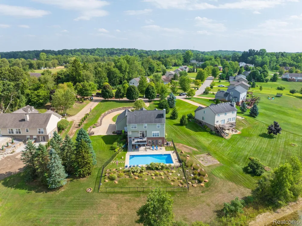 4755 S Quarry Creek White Lake Charter Township, MI 48383