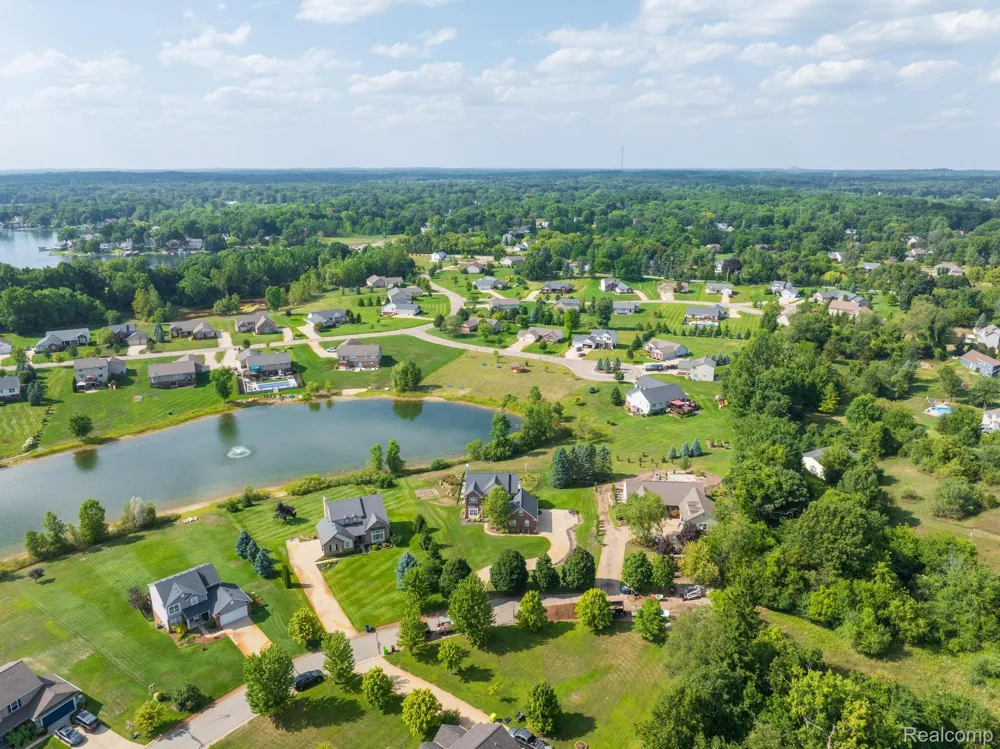 4755 S Quarry Creek White Lake Charter Township, MI 48383