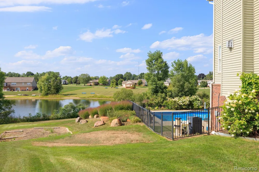 4755 S Quarry Creek White Lake Charter Township, MI 48383