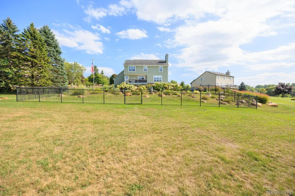 4755 S Quarry Creek White Lake Charter Township, MI 48383