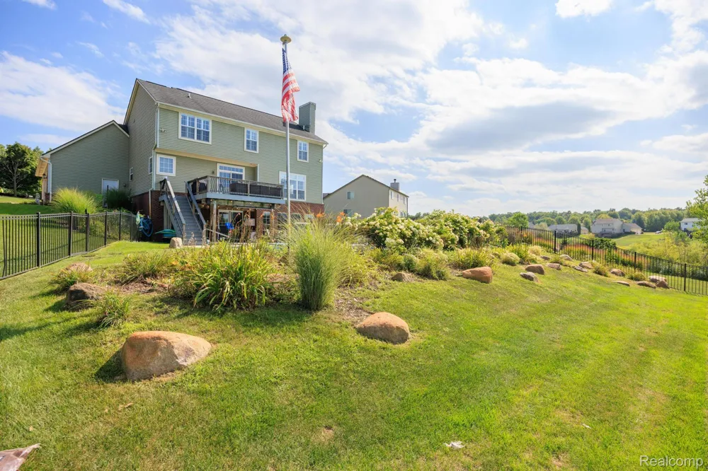 4755 S Quarry Creek White Lake Charter Township, MI 48383