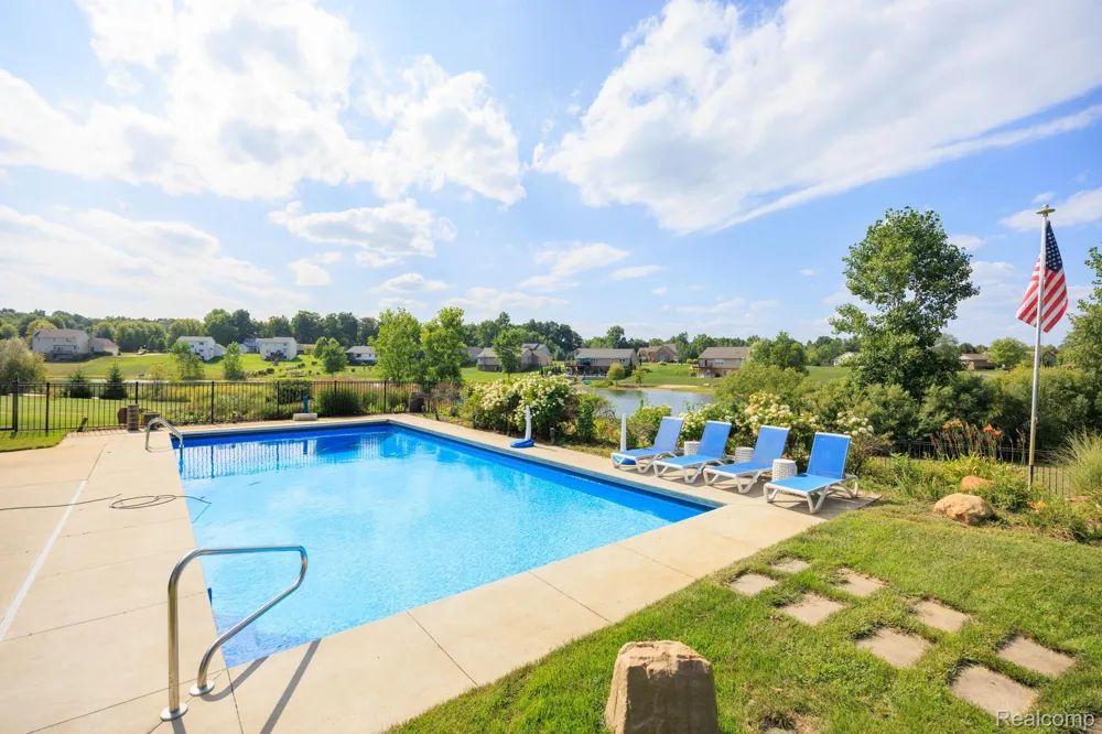 4755 S Quarry Creek White Lake Charter Township, MI 48383