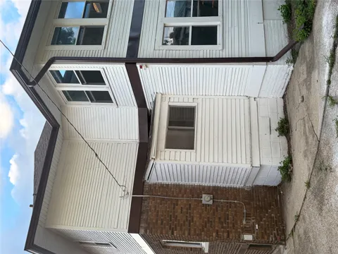 2737 Clairmount Street