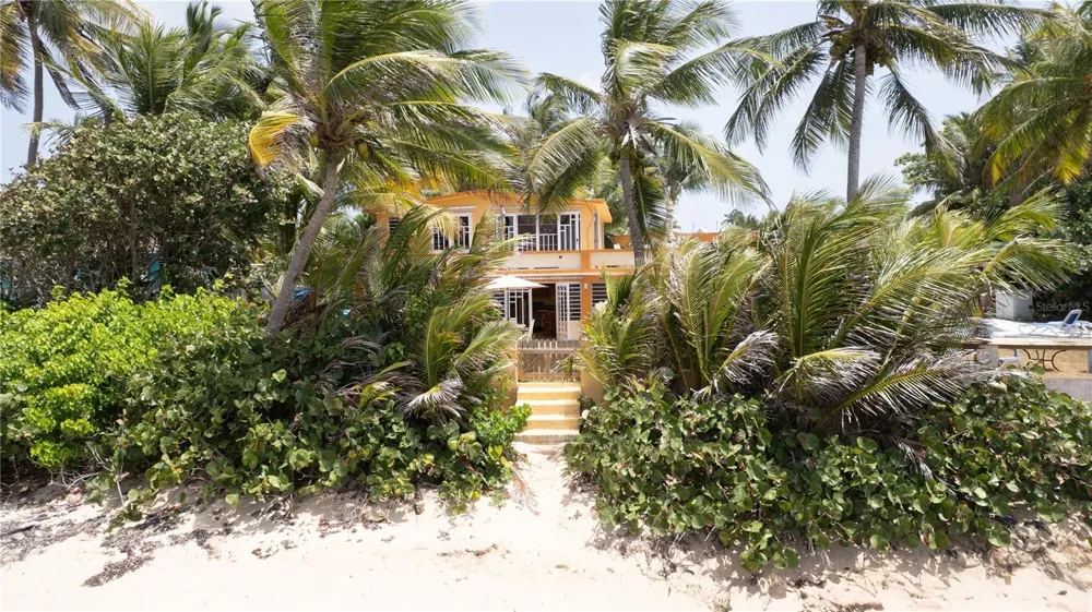 279-281 BRAVOS DE BOSTON Vieques, PR 00765