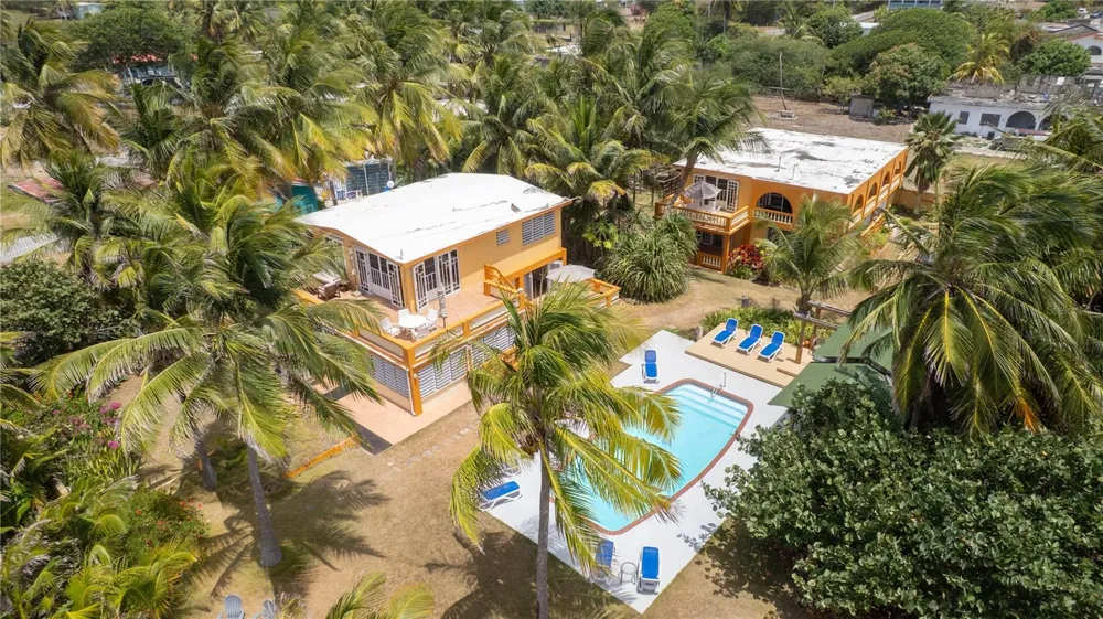279-281 BRAVOS DE BOSTON Vieques, PR 00765