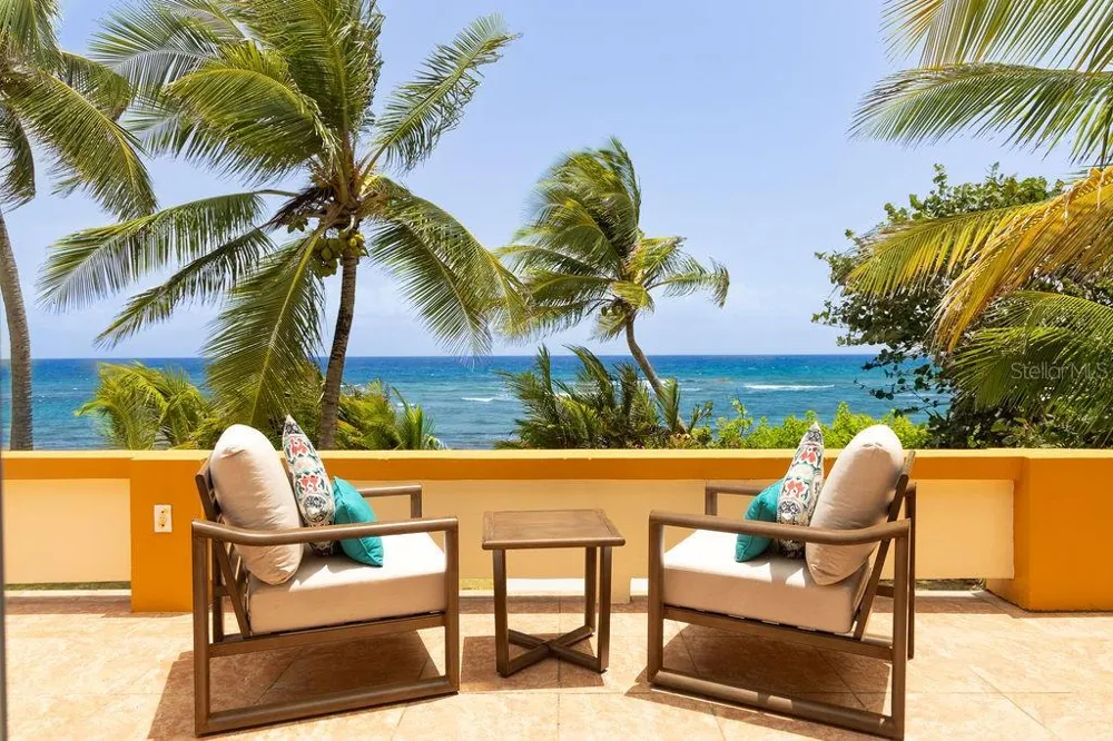 279-281 BRAVOS DE BOSTON Vieques, PR 00765