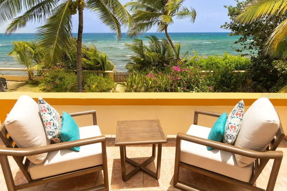 279-281 BRAVOS DE BOSTON Vieques, PR 00765