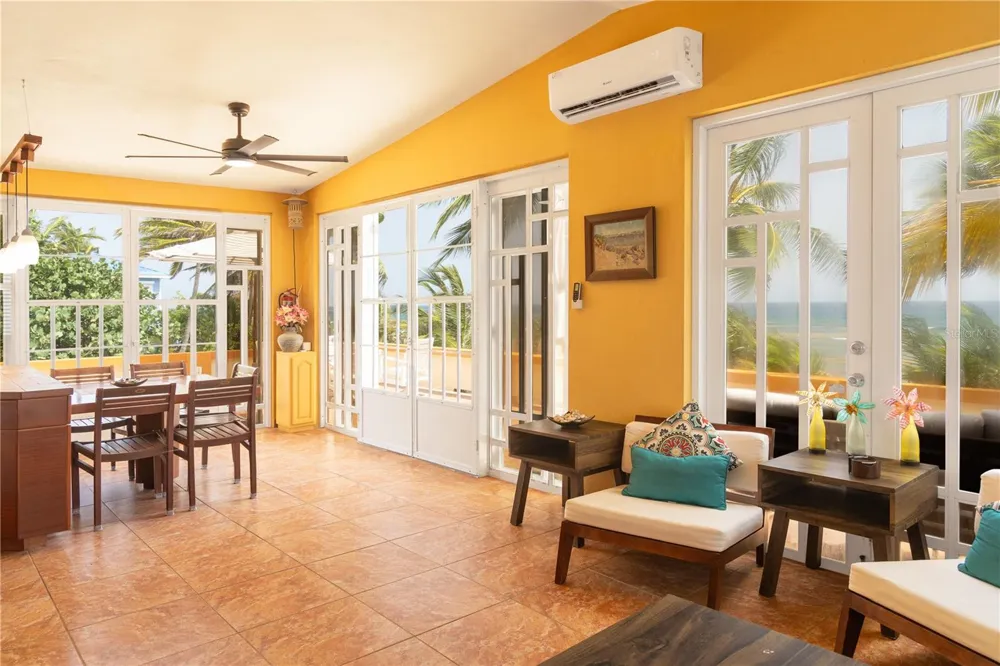 279-281 BRAVOS DE BOSTON Vieques, PR 00765