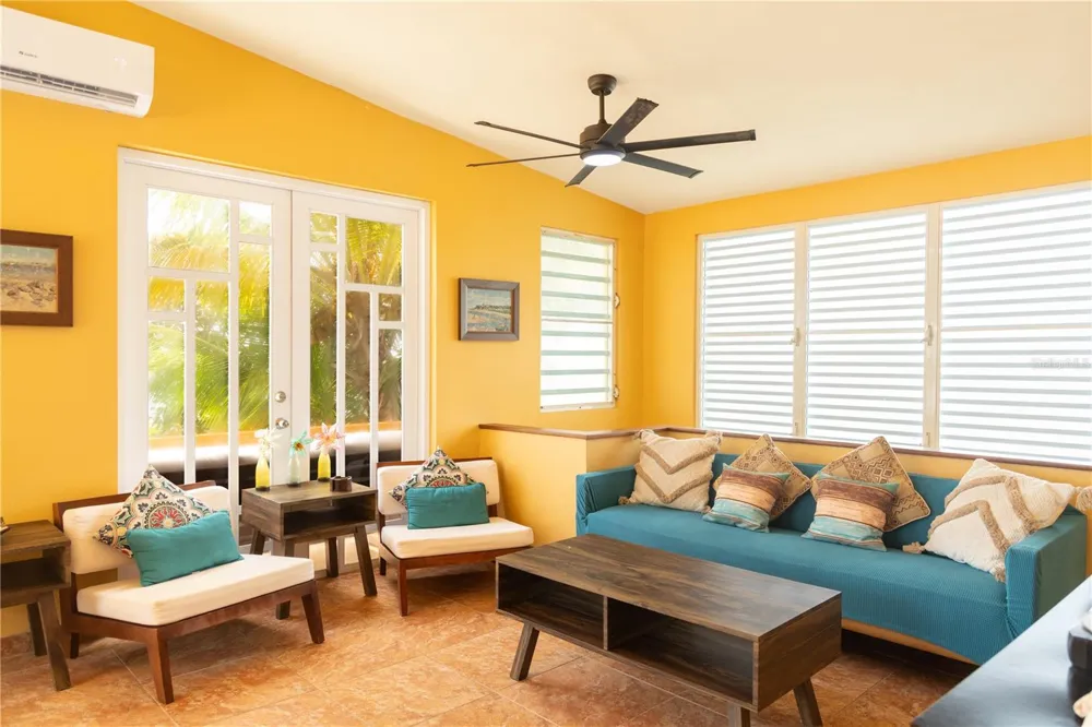279-281 BRAVOS DE BOSTON Vieques, PR 00765