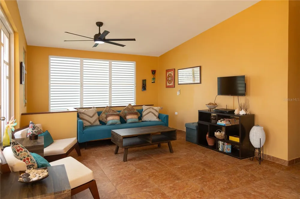 279-281 BRAVOS DE BOSTON Vieques, PR 00765