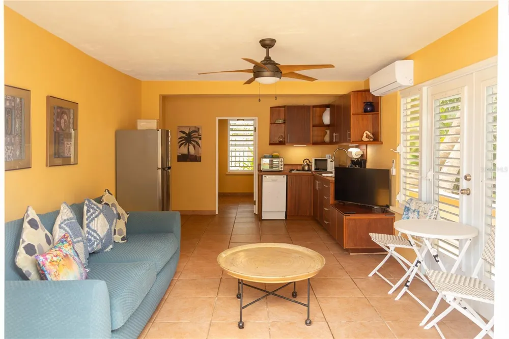 279-281 BRAVOS DE BOSTON Vieques, PR 00765