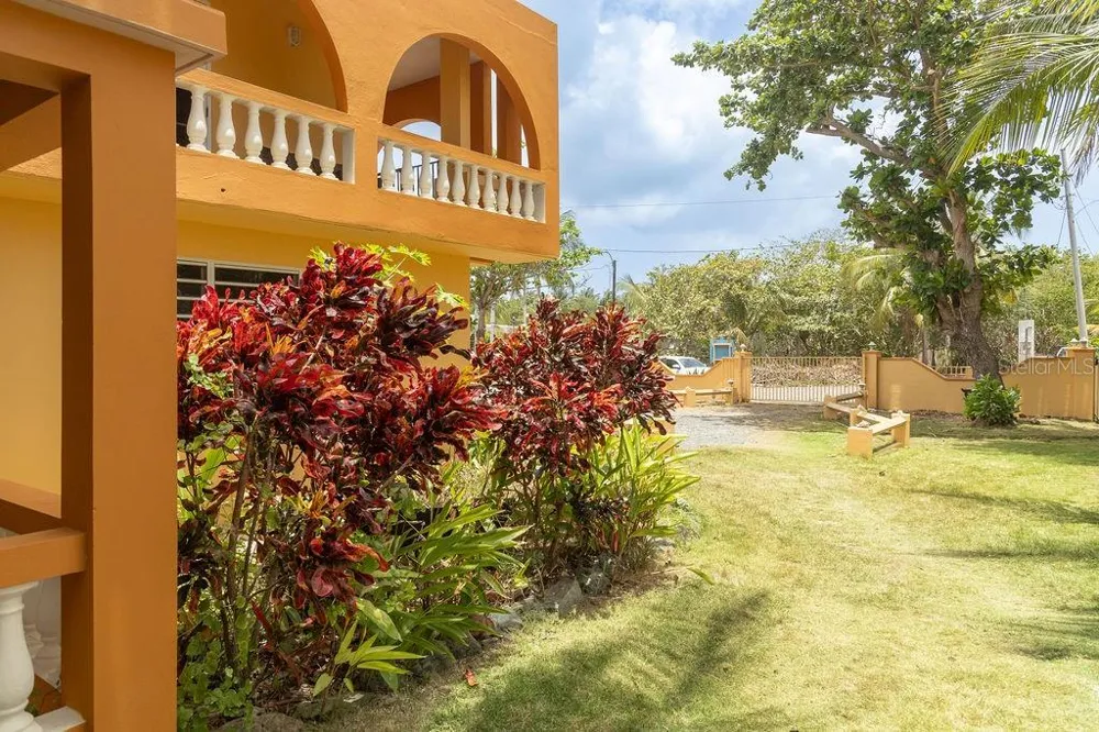 279-281 BRAVOS DE BOSTON Vieques, PR 00765