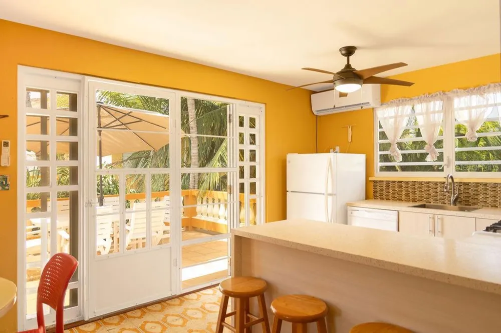 279-281 BRAVOS DE BOSTON Vieques, PR 00765