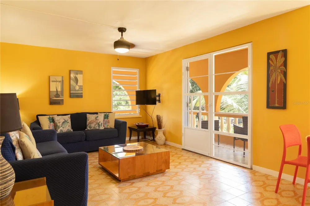 279-281 BRAVOS DE BOSTON Vieques, PR 00765