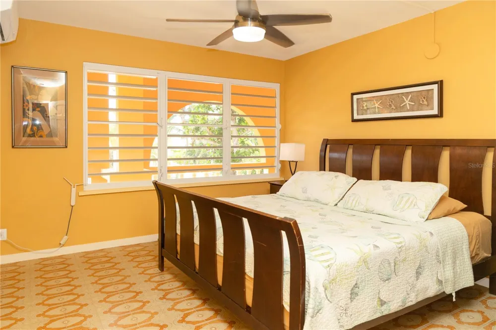 279-281 BRAVOS DE BOSTON Vieques, PR 00765