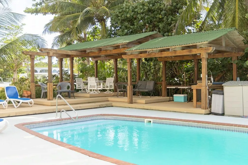 279-281 BRAVOS DE BOSTON Vieques, PR 00765