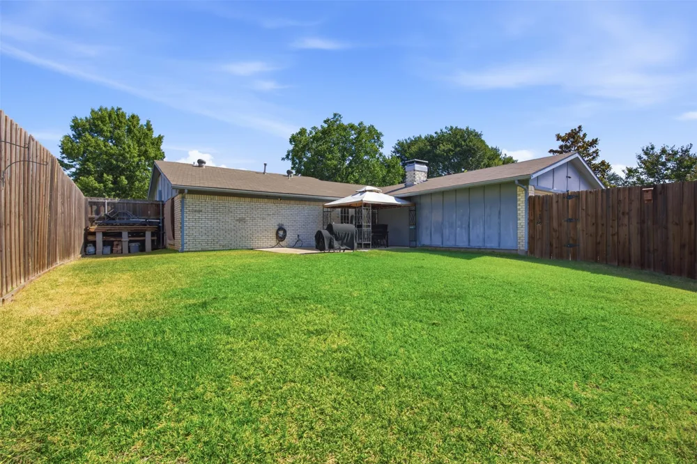 1822 Caldwell Drive Garland, TX 75041