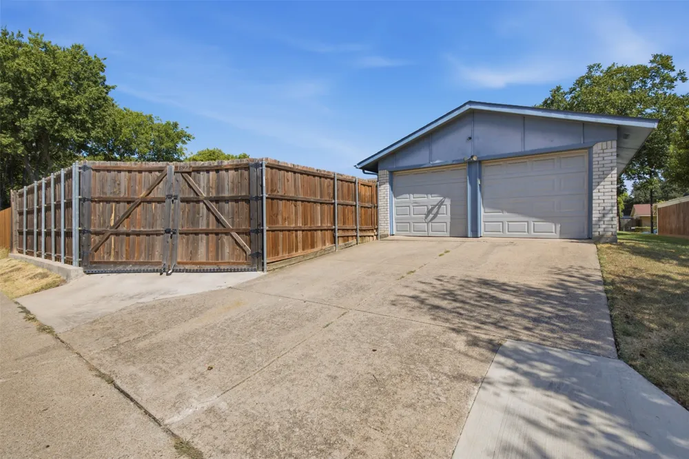 1822 Caldwell Drive Garland, TX 75041