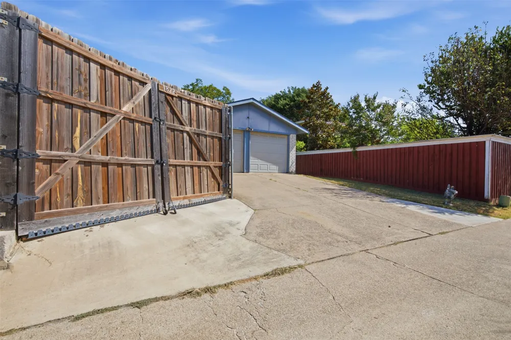 1822 Caldwell Drive Garland, TX 75041