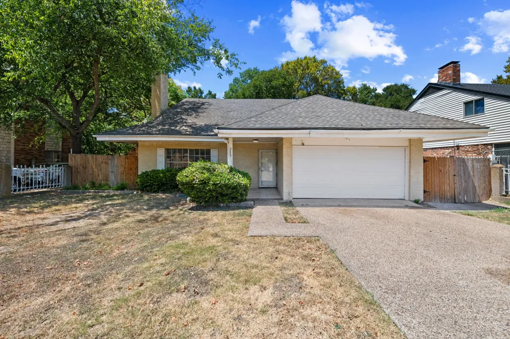 215 Johnson Drive Duncanville, TX 75116