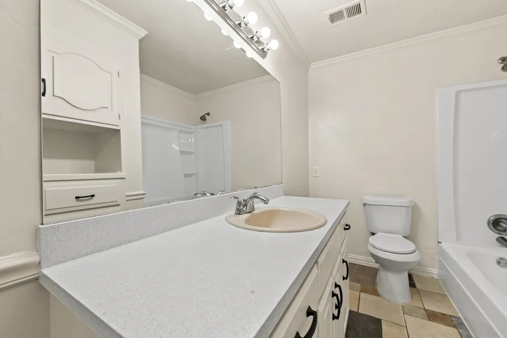 215 Johnson Drive Duncanville, TX 75116