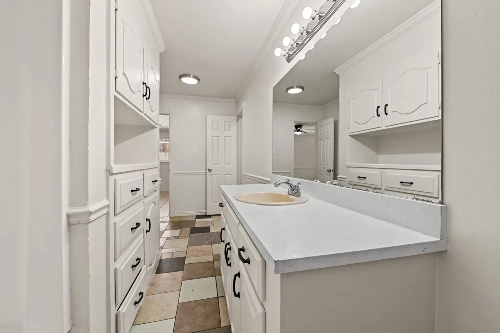 215 Johnson Drive Duncanville, TX 75116