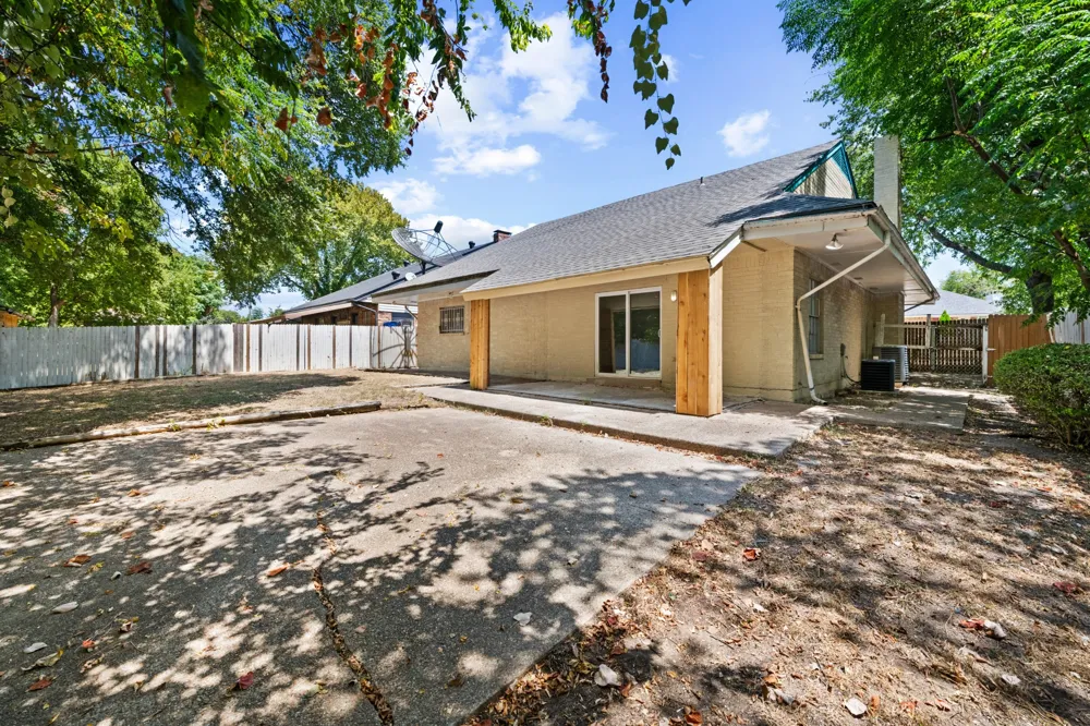 215 Johnson Drive Duncanville, TX 75116