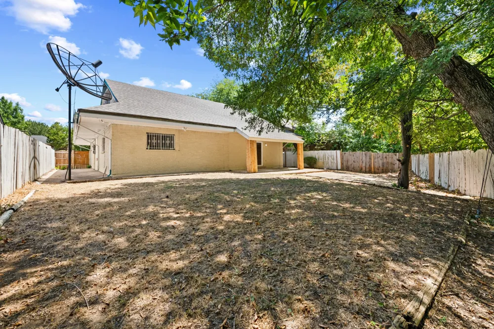 215 Johnson Drive Duncanville, TX 75116