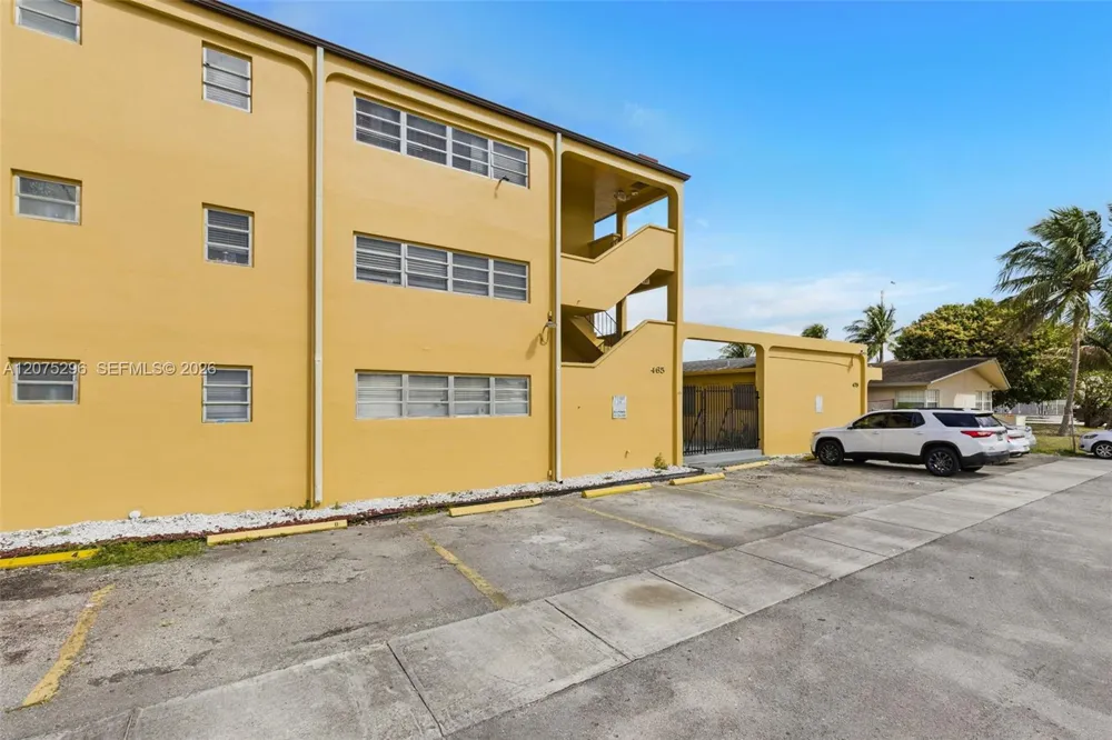 465 E 28th St #18 Hialeah, FL 33013