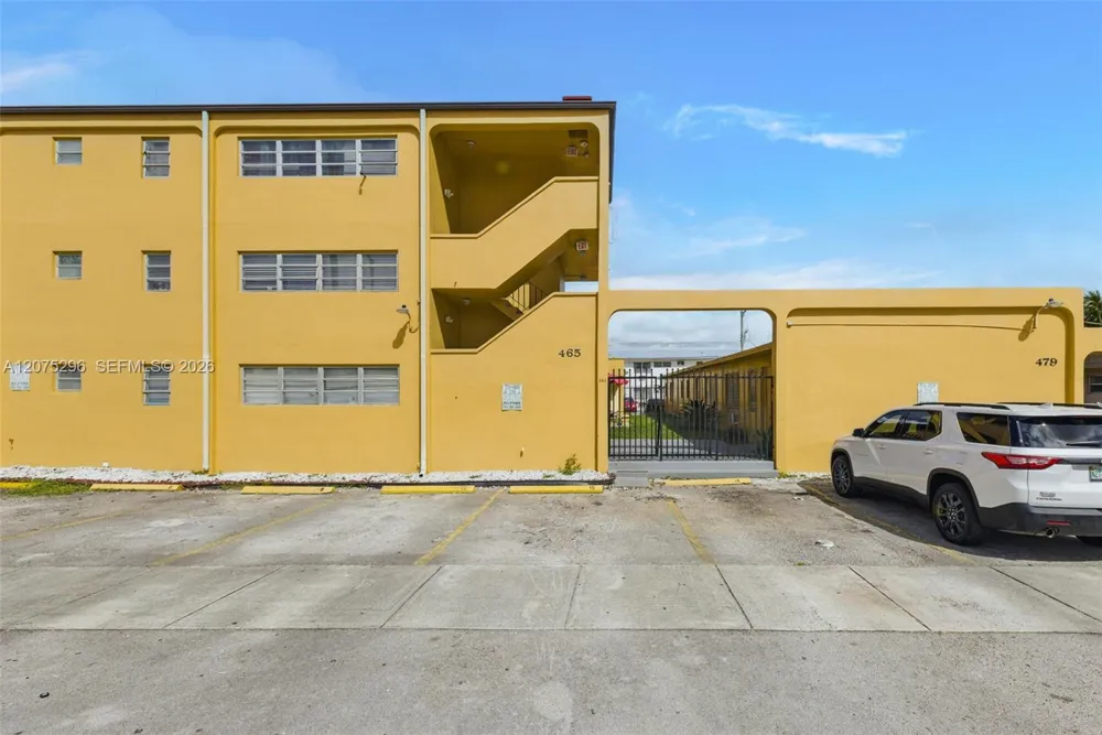 465 E 28th St #18 Hialeah, FL 33013