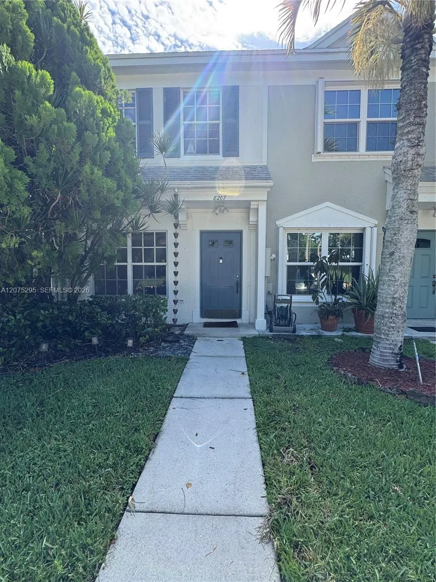 8207 San Carlos Cir #8207 Tamarac, FL 33321
