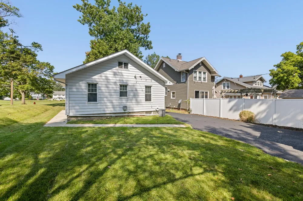 115 S Thompson Street Jackson, MI 49203