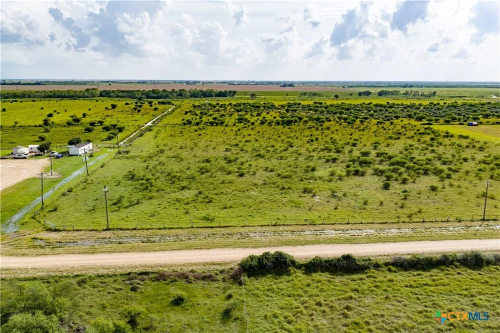 8 Gin Rd Inez, TX 77968
