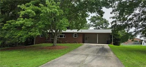435 Lakecrest Drive