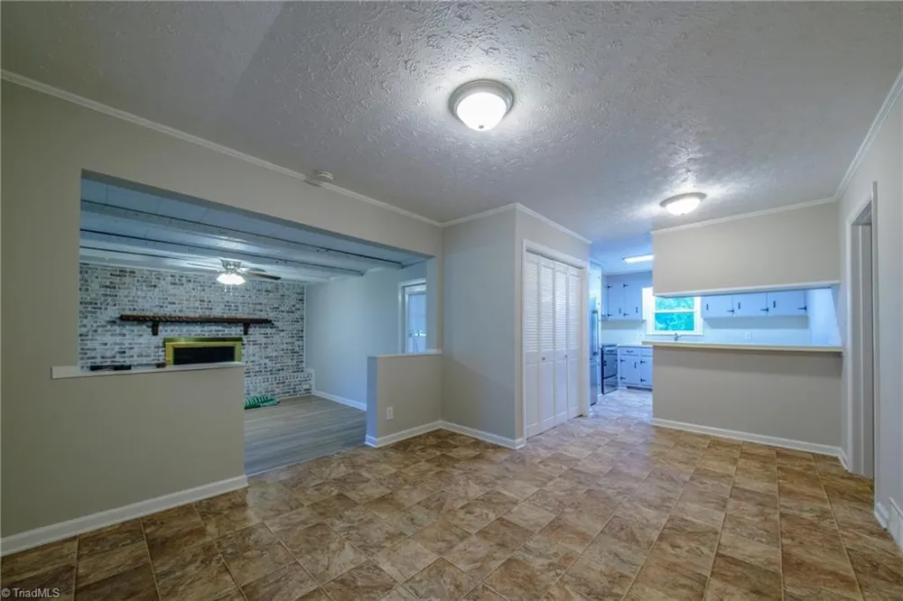 435 Lakecrest Drive Kernersville, NC 27284