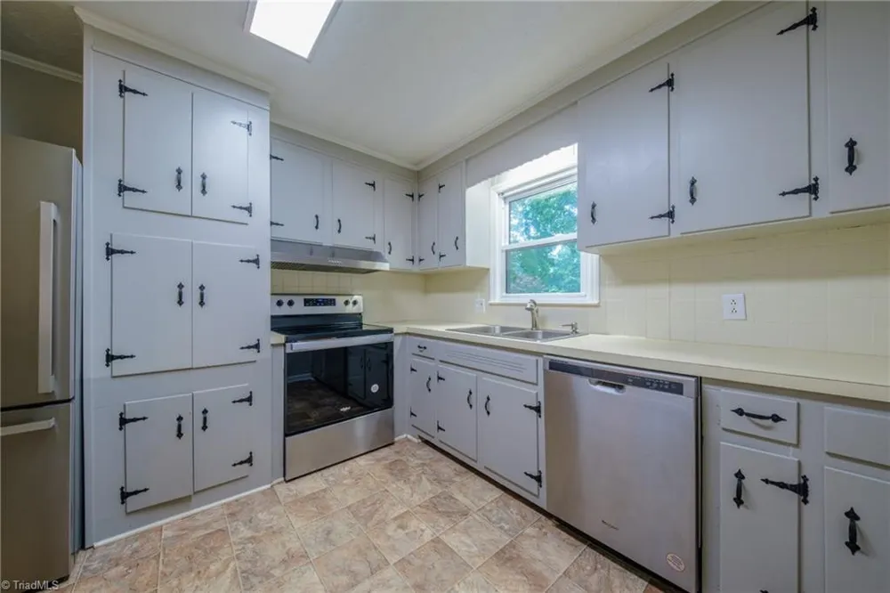 435 Lakecrest Drive Kernersville, NC 27284