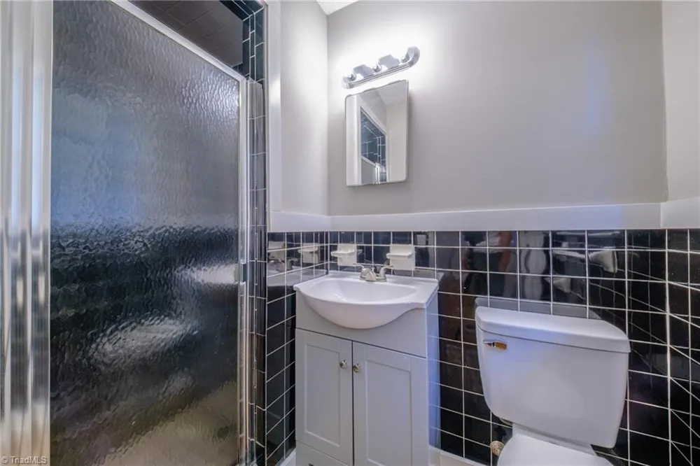 435 Lakecrest Drive Kernersville, NC 27284