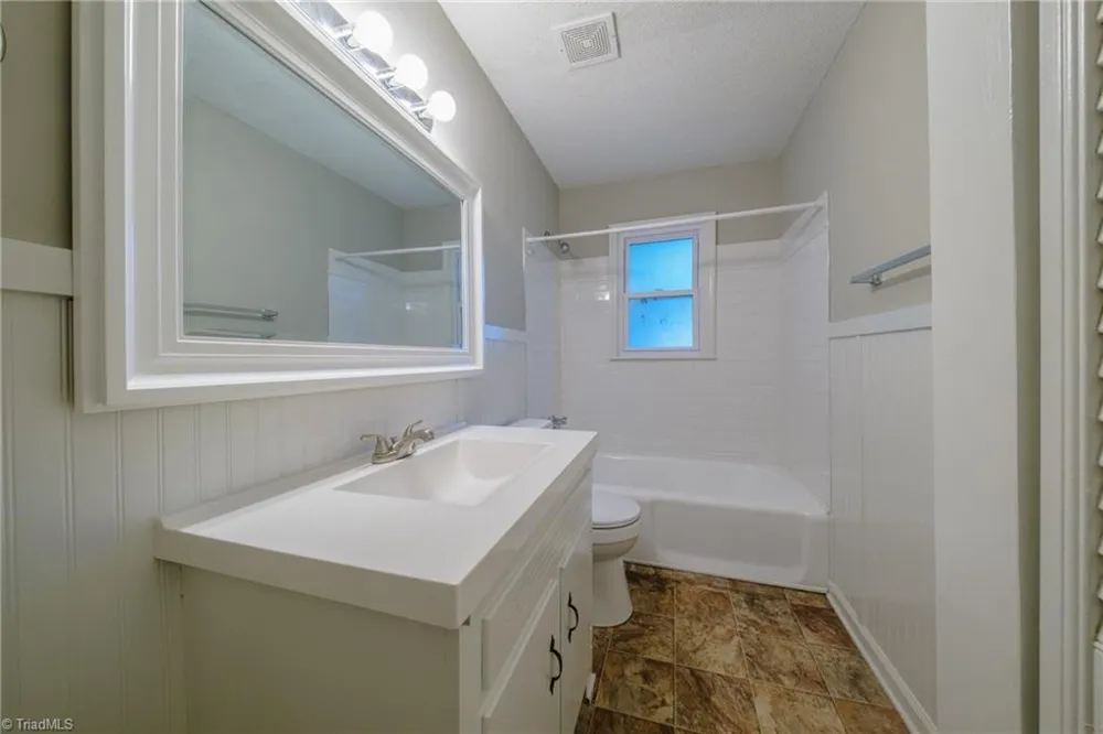 435 Lakecrest Drive Kernersville, NC 27284