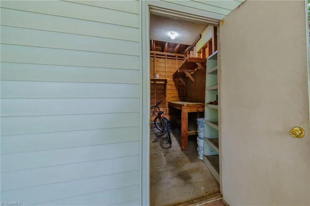 435 Lakecrest Drive Kernersville, NC 27284