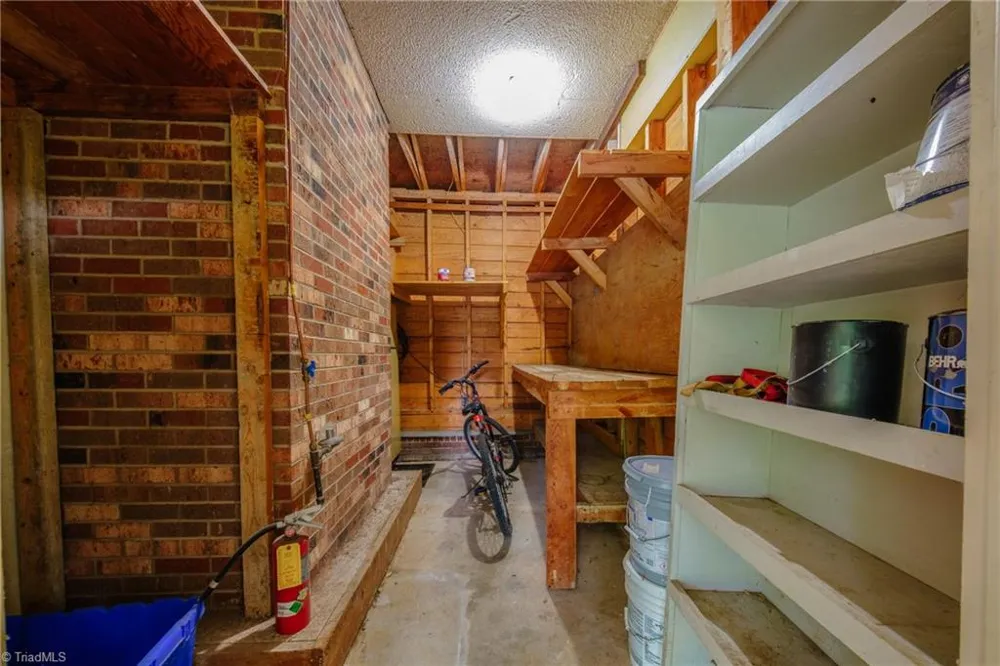 435 Lakecrest Drive Kernersville, NC 27284