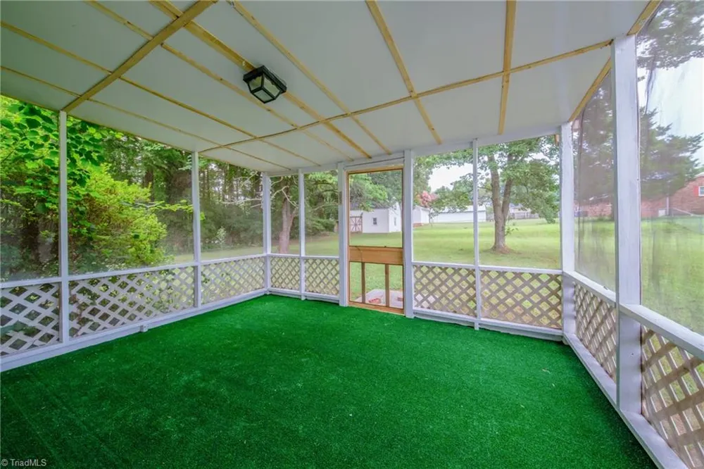 435 Lakecrest Drive Kernersville, NC 27284