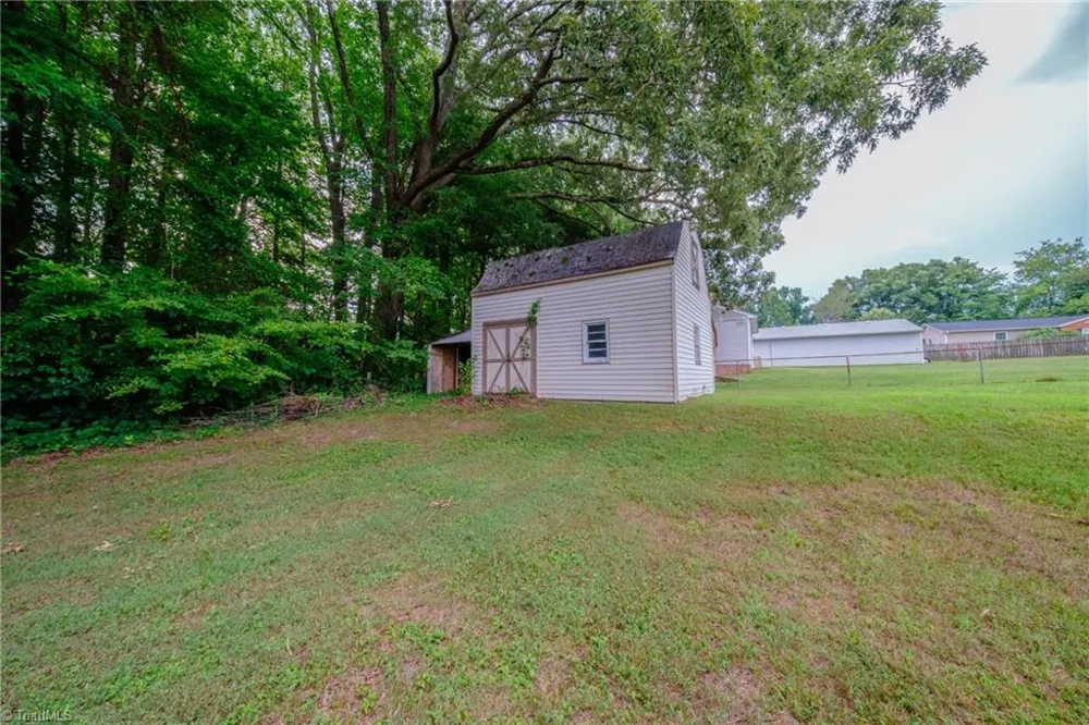 435 Lakecrest Drive Kernersville, NC 27284