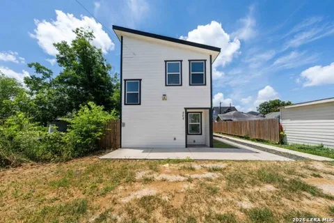 323 Gabriel Unit 202