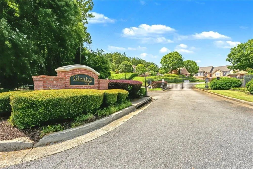 1004 Glen Ivy Marietta, GA 30062