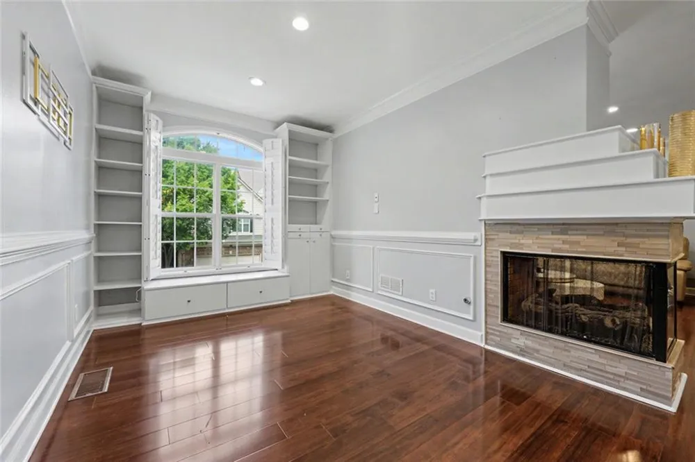 1004 Glen Ivy Marietta, GA 30062