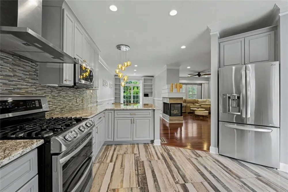 1004 Glen Ivy Marietta, GA 30062