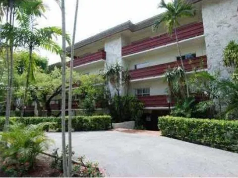 1205 Mariposa Ave #416